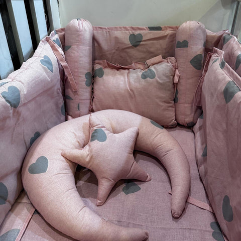 8 Pieces Cot Bedding Set - Pink - Hearts