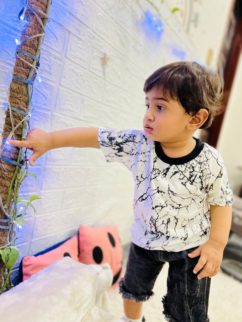 Super Kid - T-Shirt & Denim Shorts - Abstract