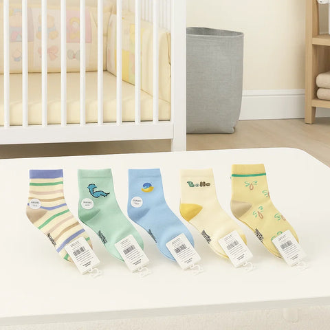 Pair of 5 Socks - Size 5-8 - Theme 5