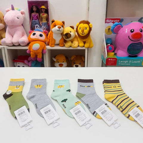 Pair of 5 Socks - Size 5-8 - Theme 4